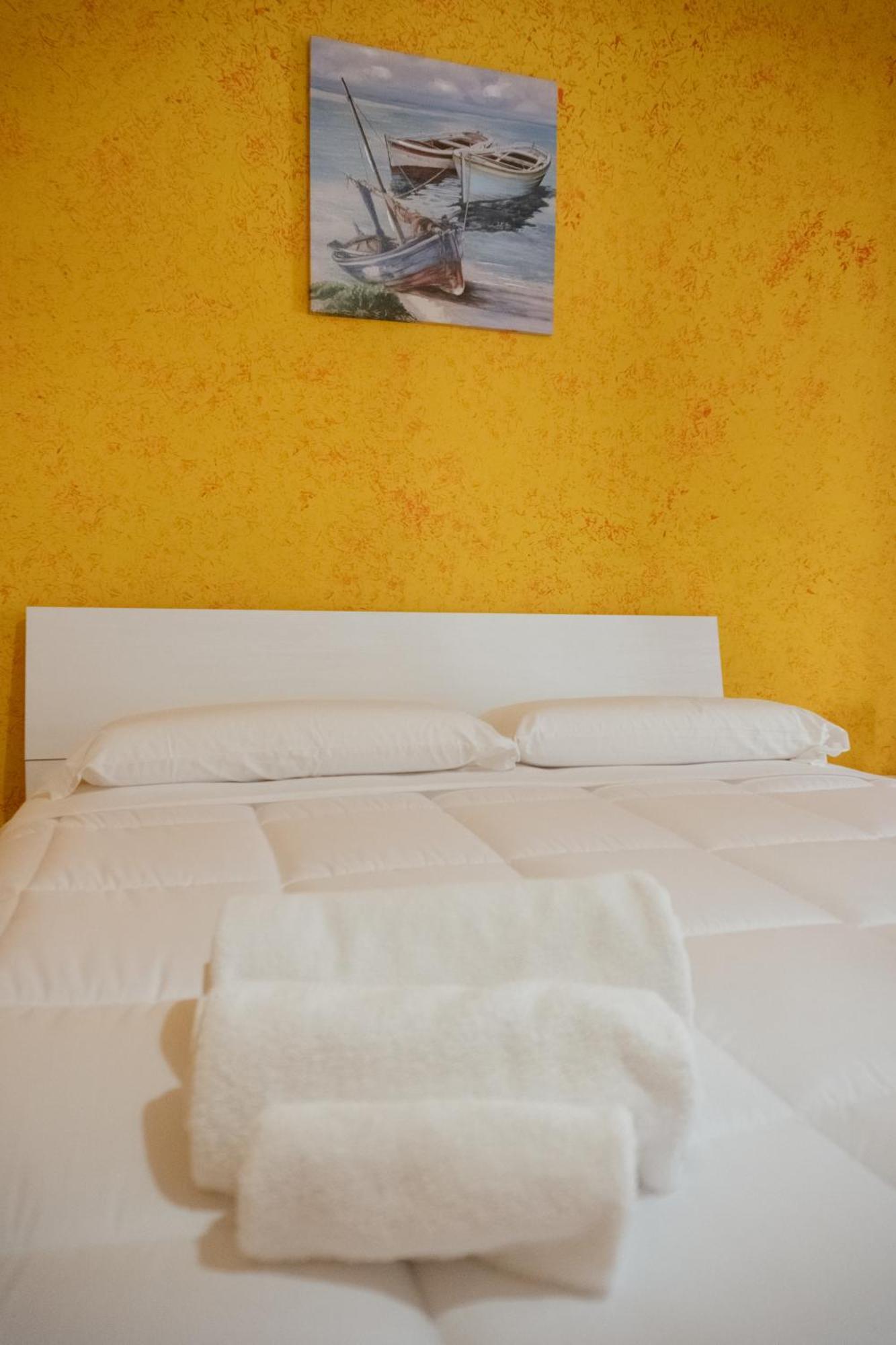 Domus Aurea Relax Room Salerno Exterior photo